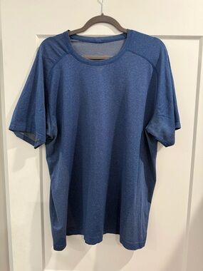 Lululemon athletic gym shirt size 2XL blue vented
